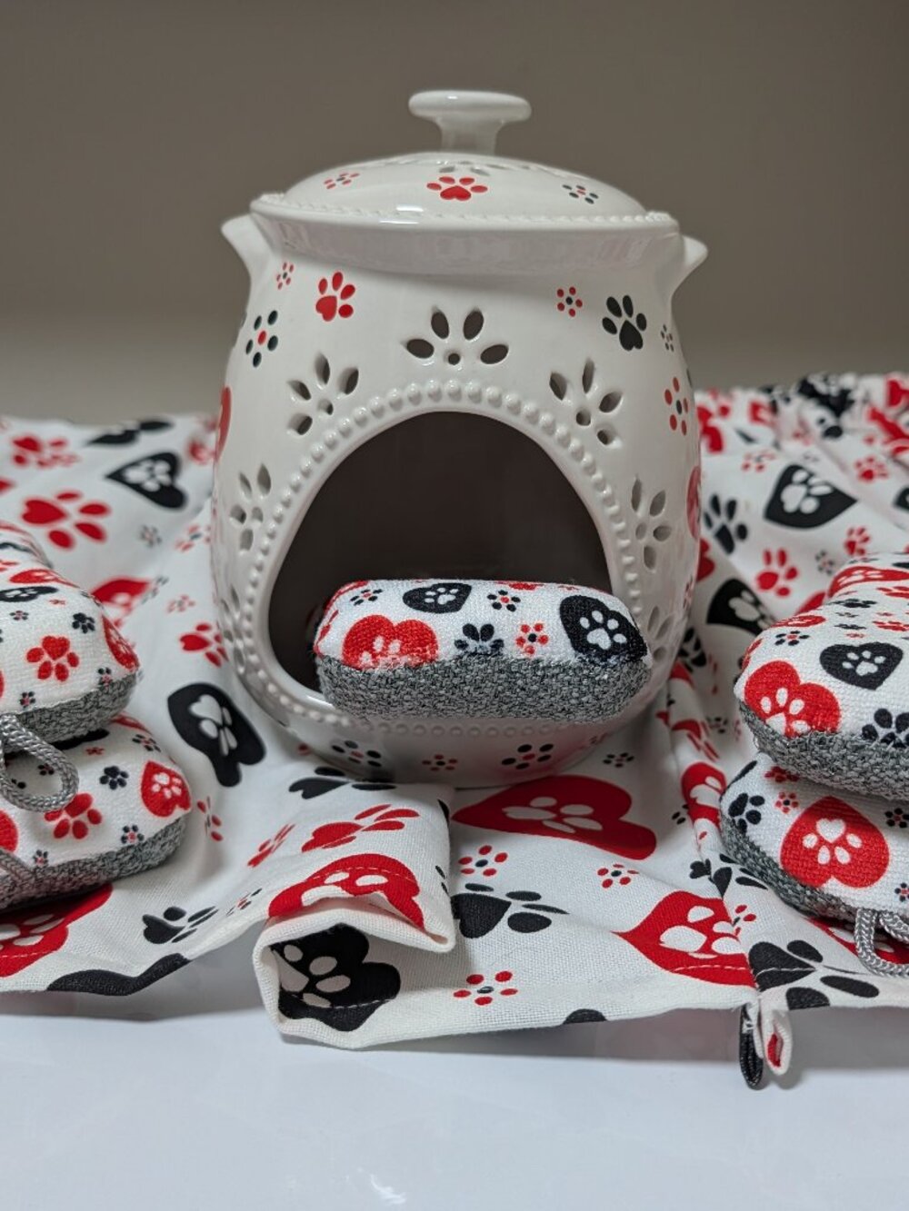 Temptations Pawfetti Sponge Holder Set